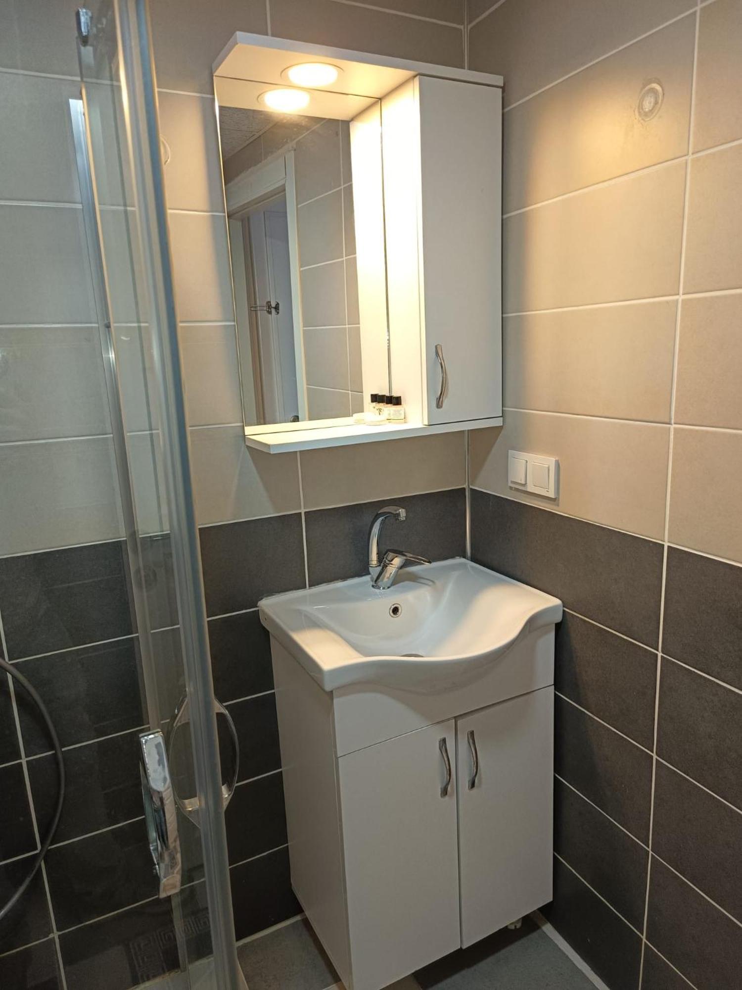 White Crown Apartman Ve Yasam Merkezi イスタンブール エクステリア 写真